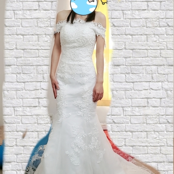 Brand NEW Wedding dress, with tags!!! - Picture 6 of 11